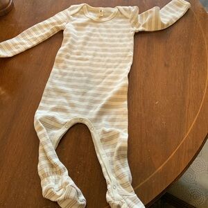 Quincy Mae like new footie pjs size: 12-18m